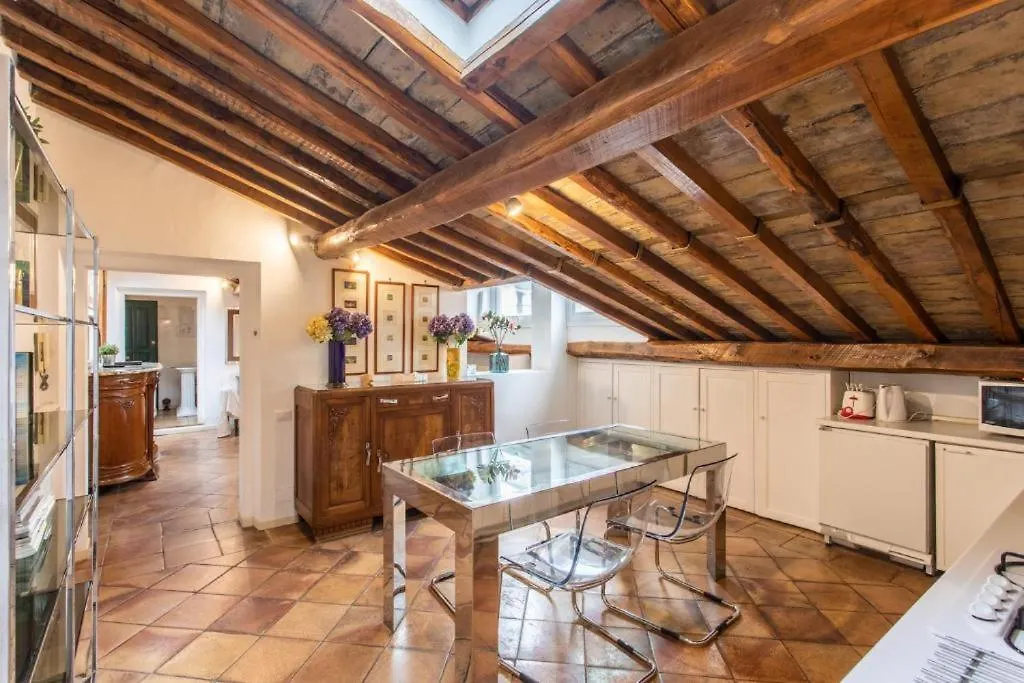 Cozy Gambero Apartments Rome