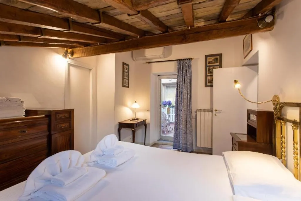 Cozy Gambero Apartments Rome Italy