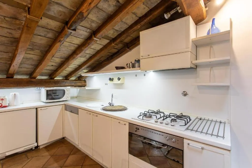 Cozy Gambero Apartments Rome