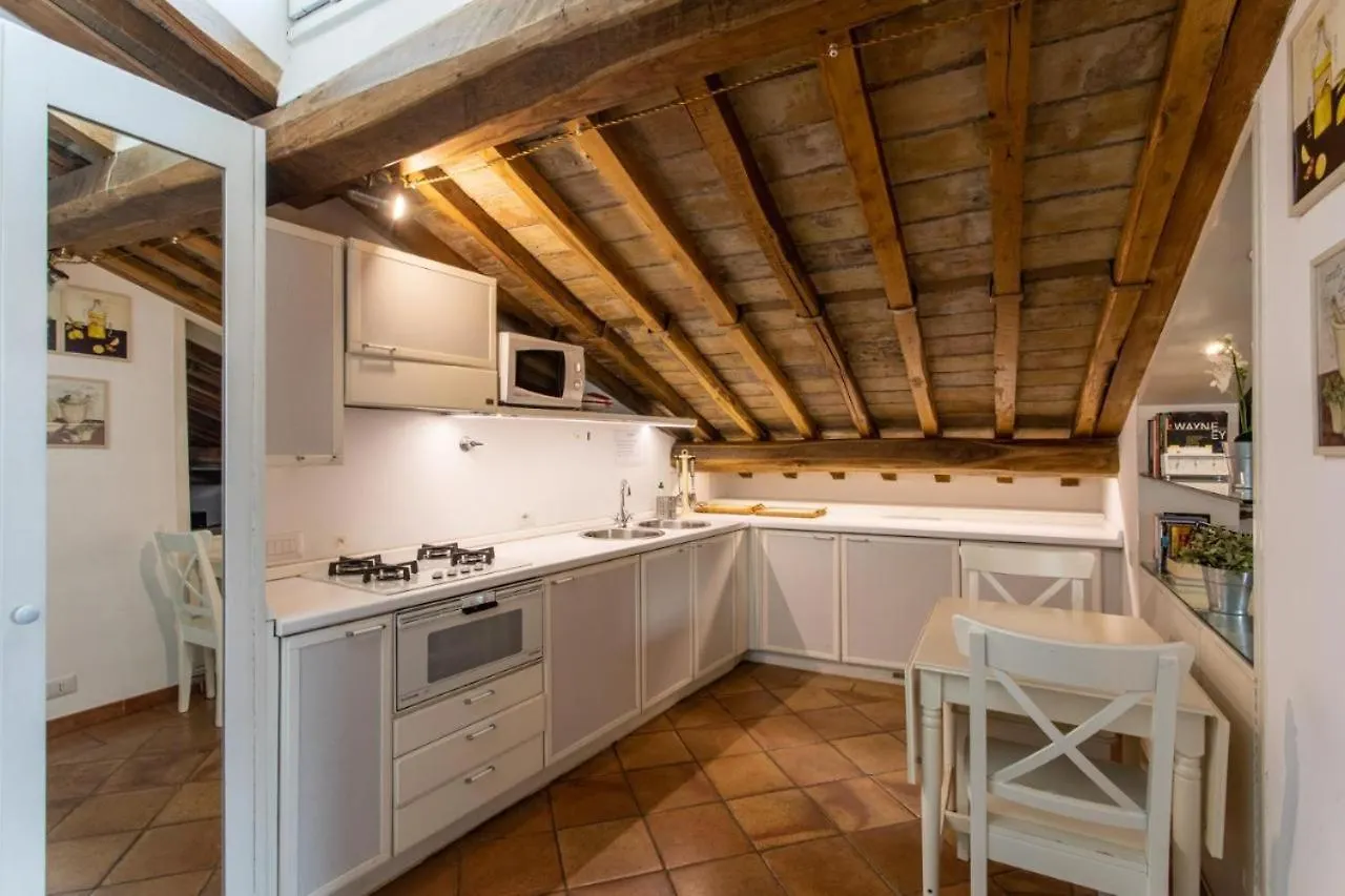 Cozy Gambero Apartments Rome