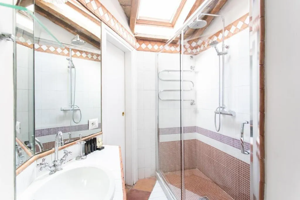 Cozy Gambero Apartments Rome Italy